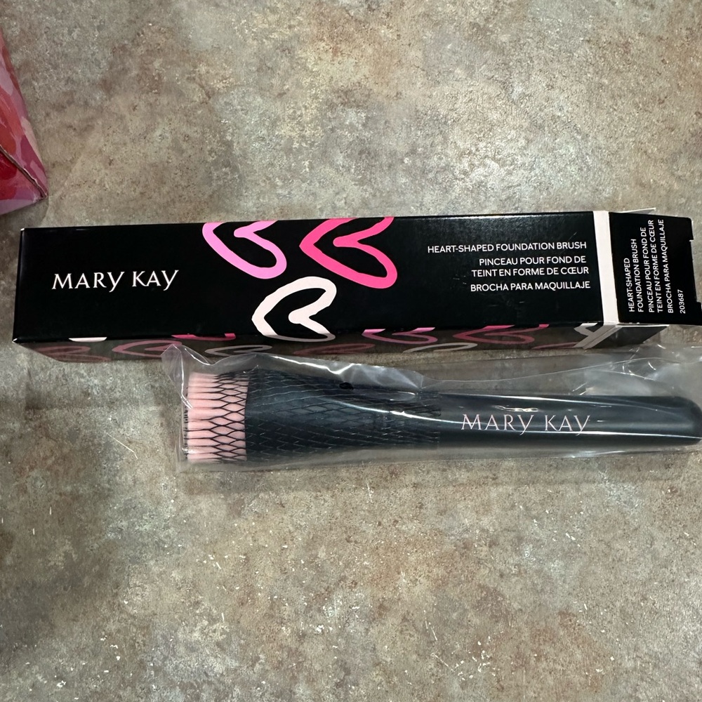 Mary Kay Heart Shape foundation brush